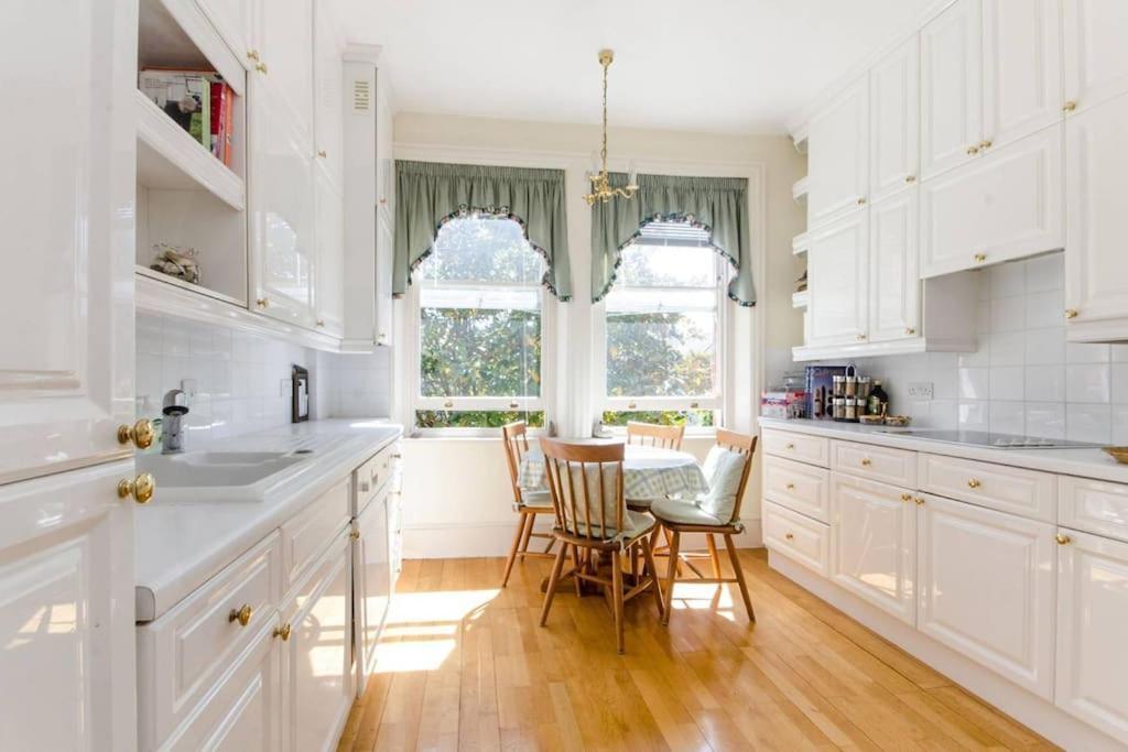 Large 3 Bed Flat In Central Wimbledon London Ngoại thất bức ảnh